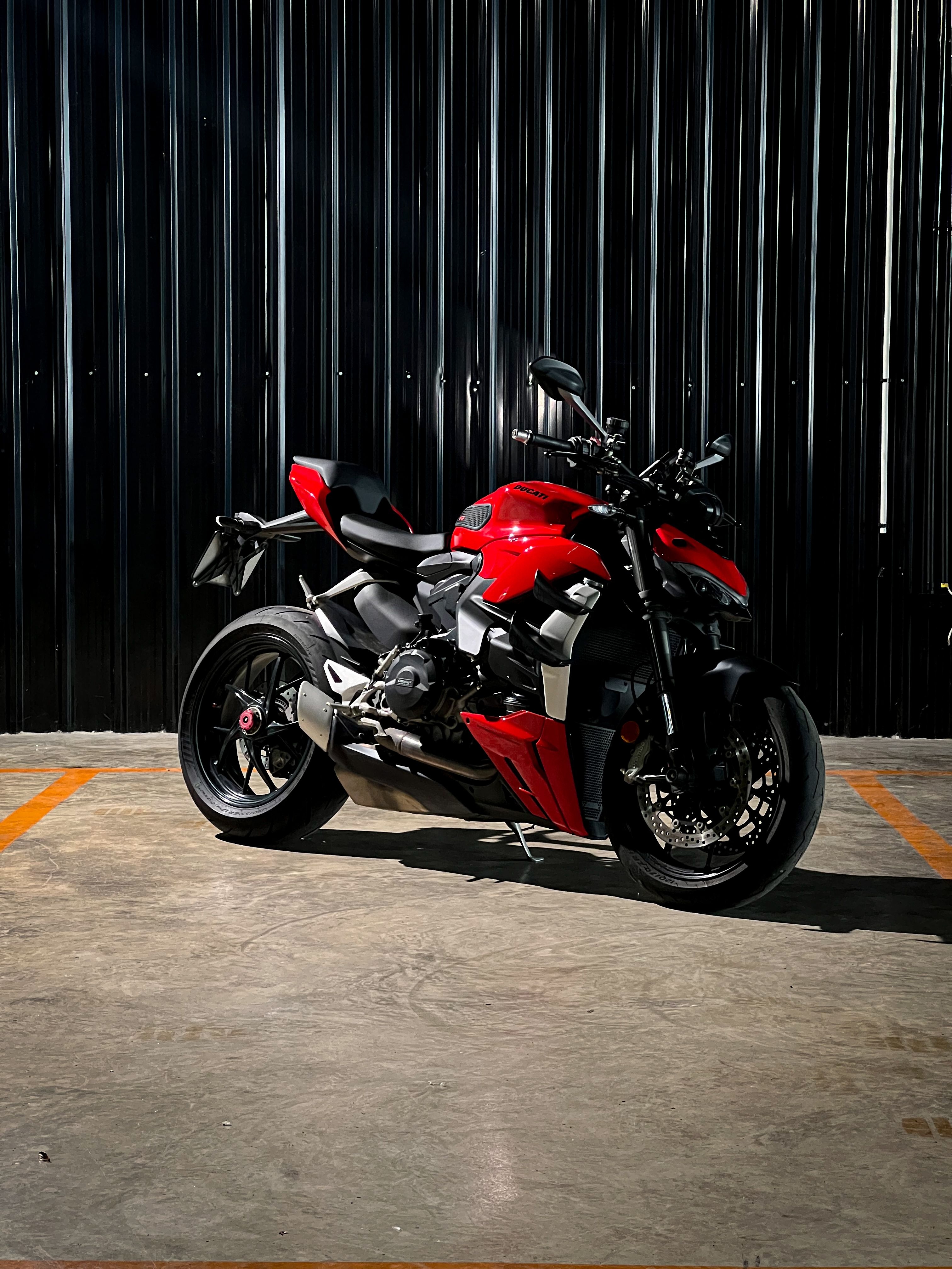 Ducati Streetfighter V2