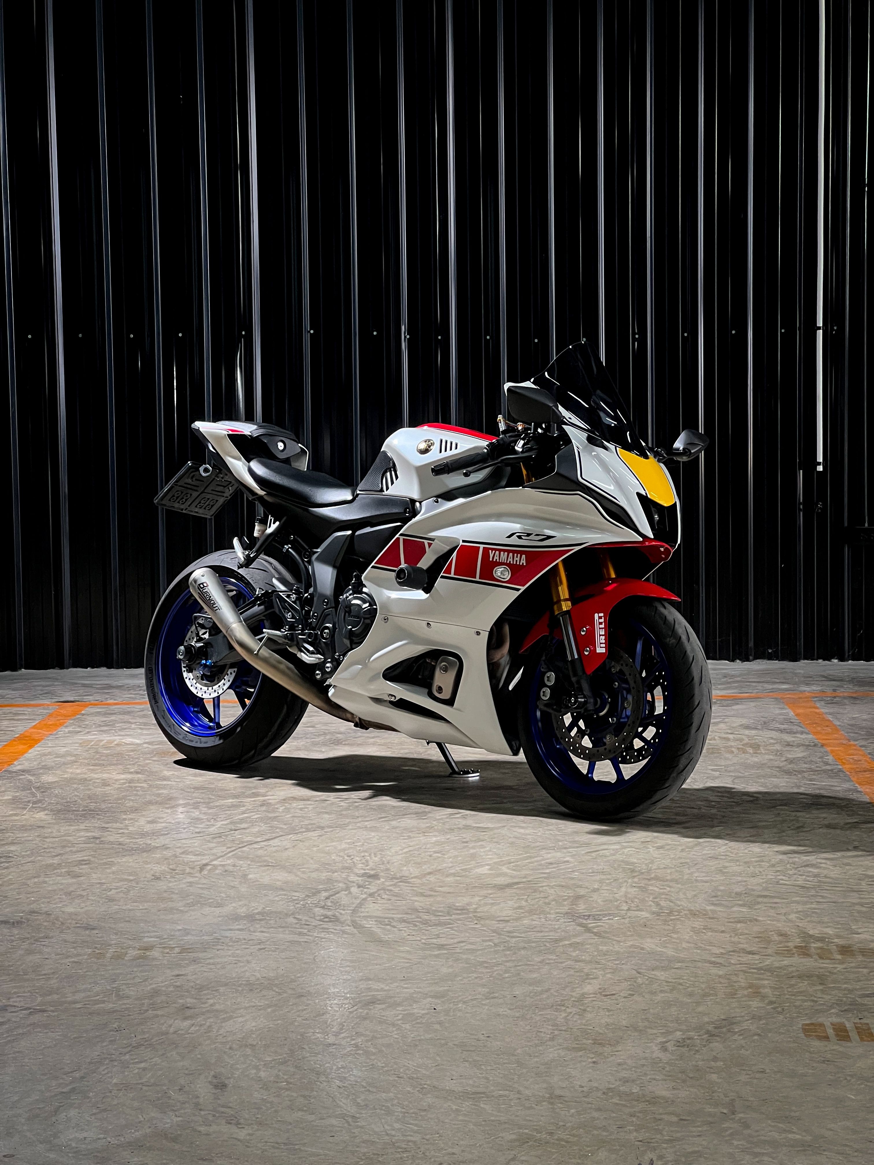 Yamaha R7